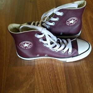 Converse high tops women's size 6, men's size 4